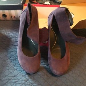 Dansko purple wedges